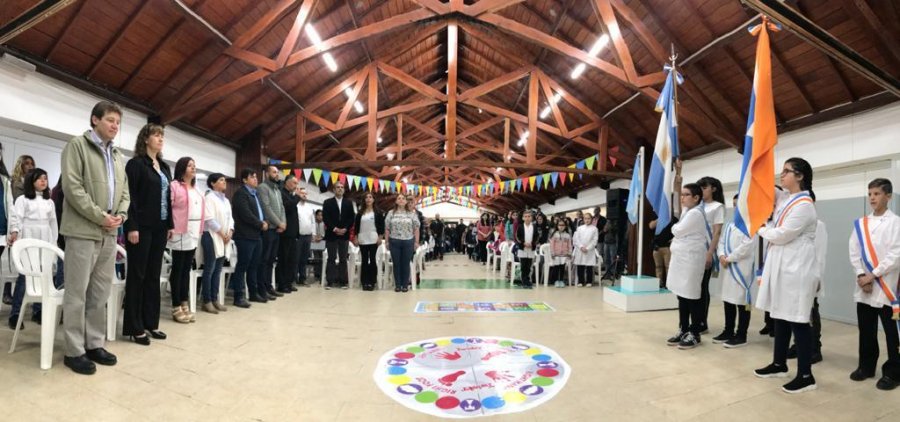 El acto protocolar, en la escuela n°5 de Tolhuin.